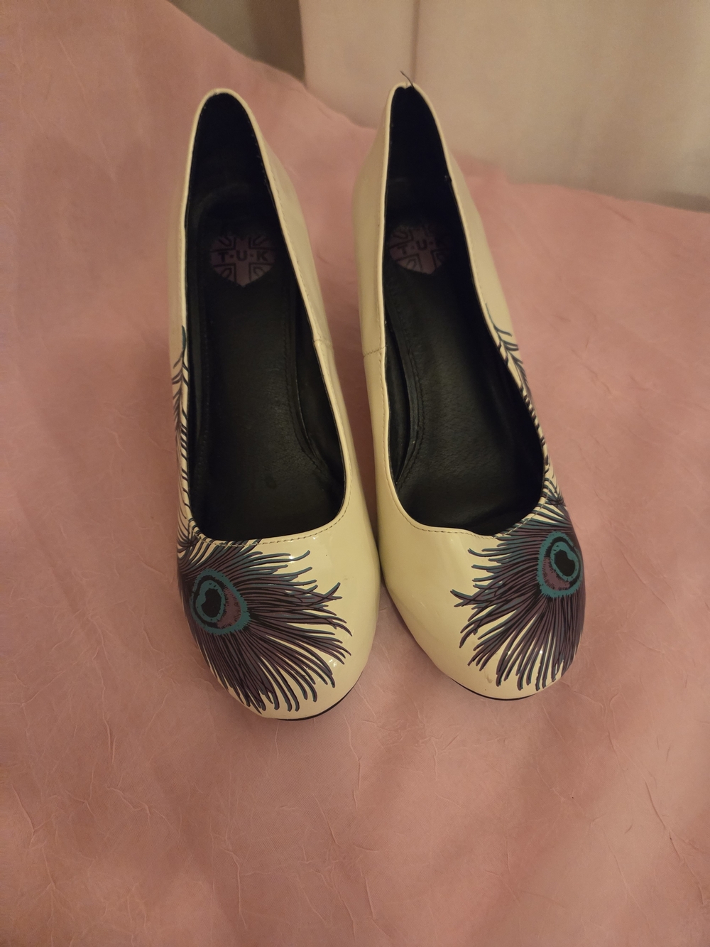 T.U.K Cream Pumps with Peacock Feather Design Vintage Women's Turquoise Heels - Picture 1 of 14